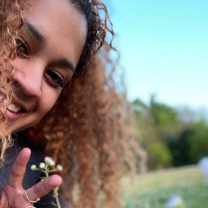 Meet your Posher, Teonia